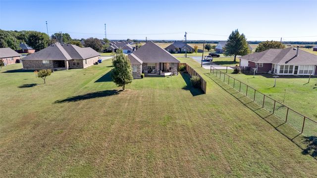 627 Bois D Arc Street, Whitesboro, TX 76273