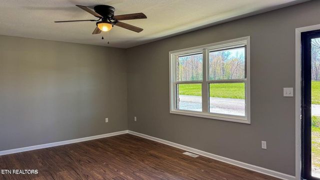 2315 Pine Grove Rd, Winfield, TN 37892