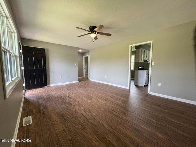 2315 Pine Grove Rd, Winfield, TN 37892