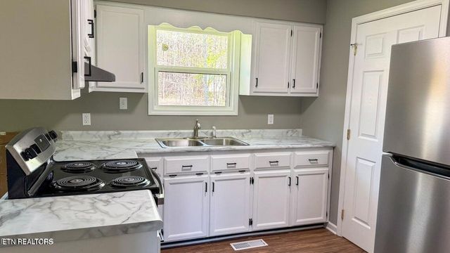 2315 Pine Grove Rd, Winfield, TN 37892