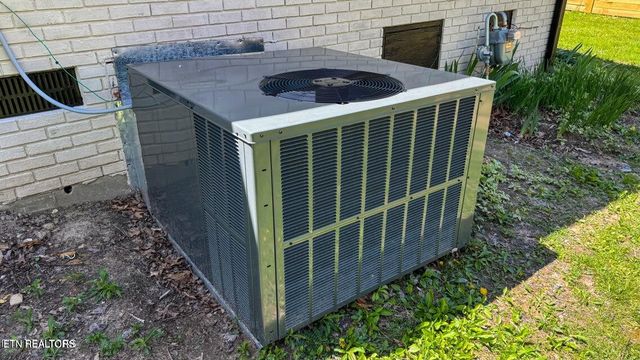 2315 Pine Grove Rd, Winfield, TN 37892