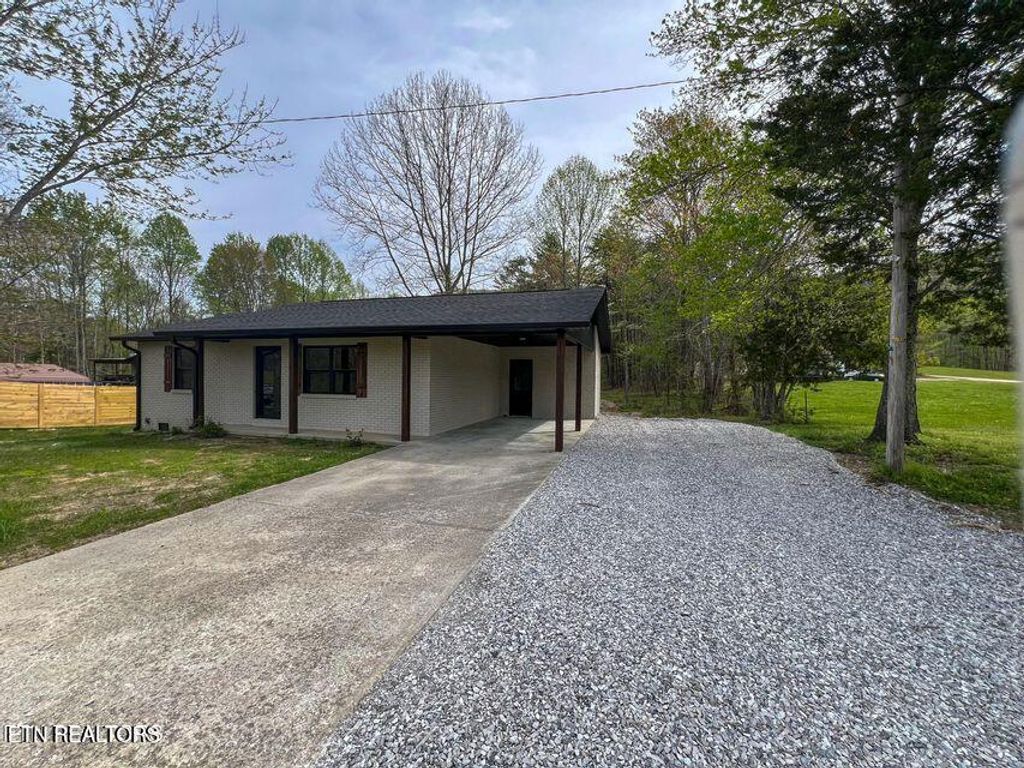 2315 Pine Grove Rd, Winfield, TN 37892