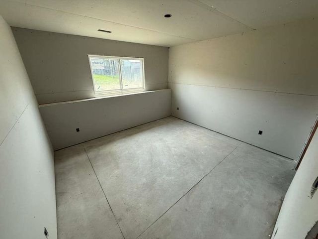 5067 N Toben Ct., Bel Aire, KS 67226