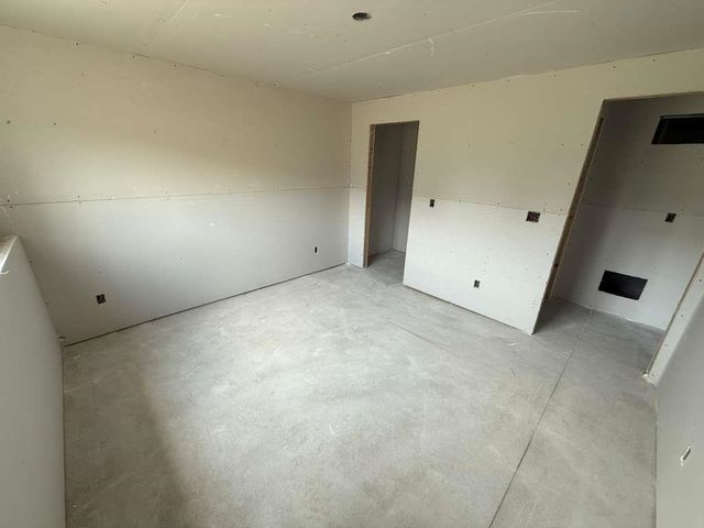 5067 N Toben Ct., Bel Aire, KS 67226