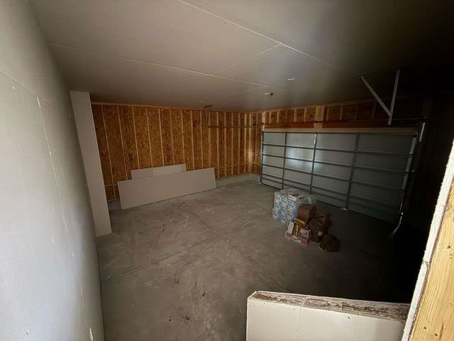 5067 N Toben Ct., Bel Aire, KS 67226