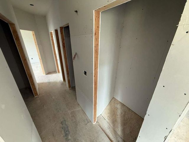 5067 N Toben Ct., Bel Aire, KS 67226