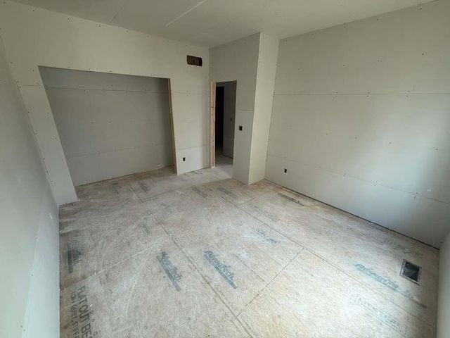 5067 N Toben Ct., Bel Aire, KS 67226