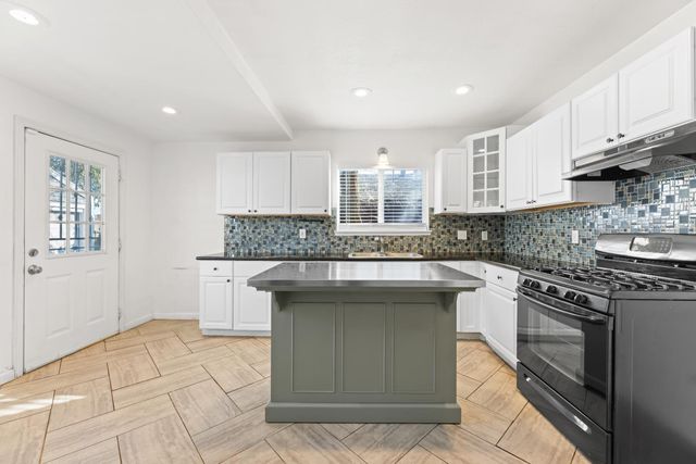 1743 Country Club Blvd, Stockton, CA 95204