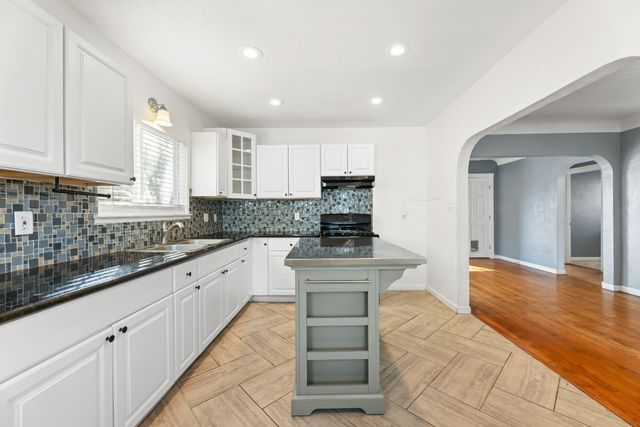 1743 Country Club Blvd, Stockton, CA 95204