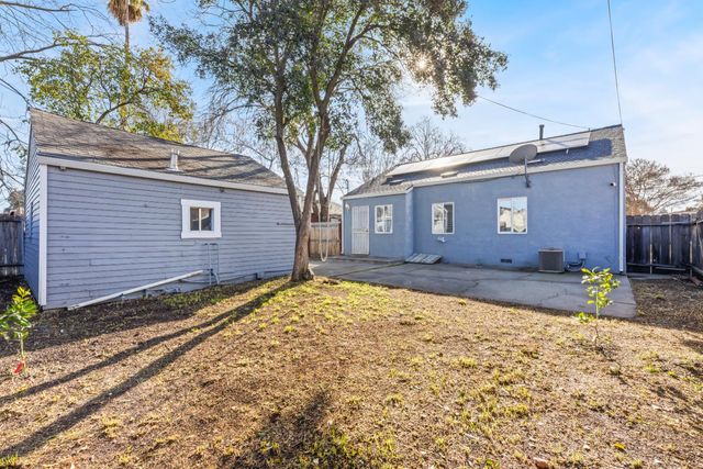 1743 Country Club Blvd, Stockton, CA 95204