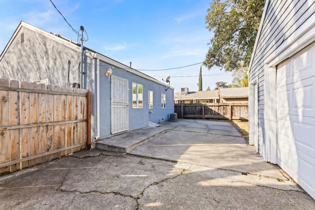 1743 Country Club Blvd, Stockton, CA 95204