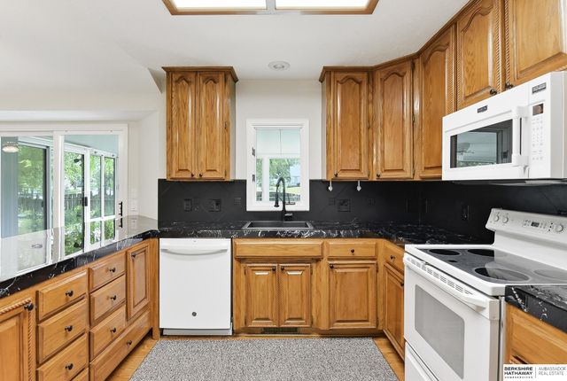 14917 H Street, Omaha, NE 68137