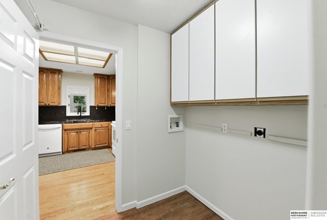 14917 H Street, Omaha, NE 68137