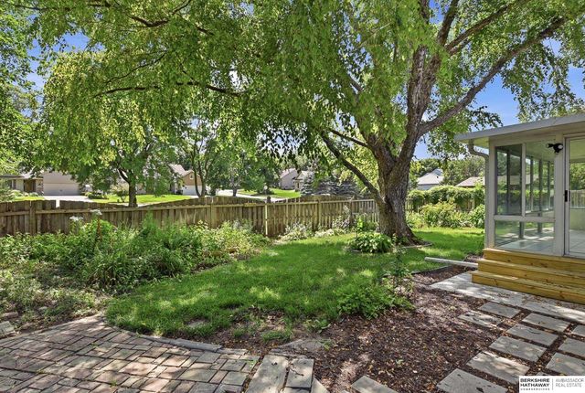 14917 H Street, Omaha, NE 68137