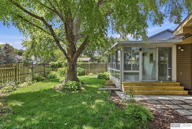 14917 H Street, Omaha, NE 68137