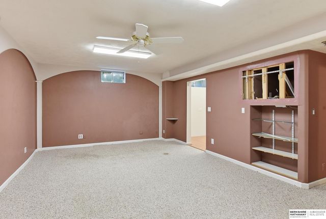 14917 H Street, Omaha, NE 68137