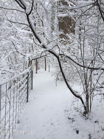 152 Chapel Hill Road, Middletown, NJ 07748