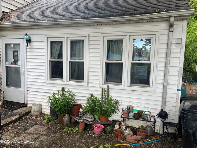 152 Chapel Hill Road, Middletown, NJ 07748