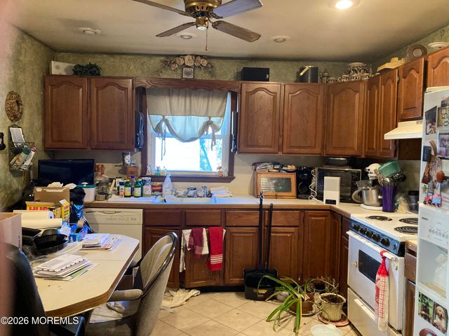 152 Chapel Hill Road, Middletown, NJ 07748