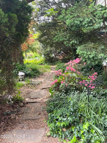 152 Chapel Hill Road, Middletown, NJ 07748