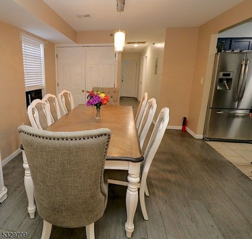 580 3rd St, Newark City, NJ 07107