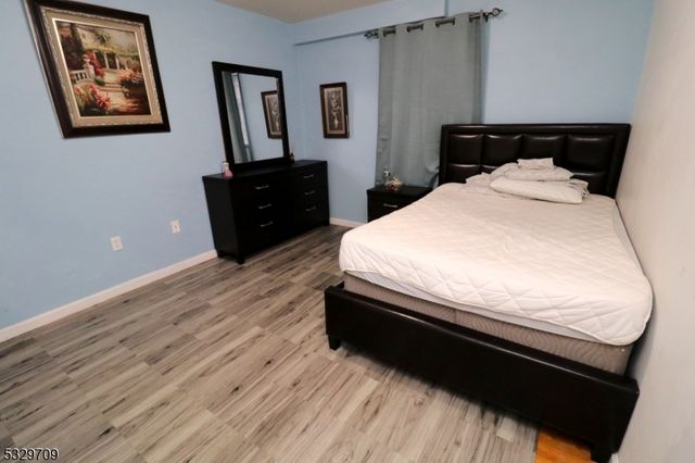 580 3rd St, Newark City, NJ 07107