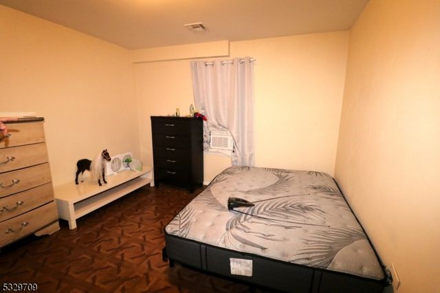 580 3rd St, Newark City, NJ 07107