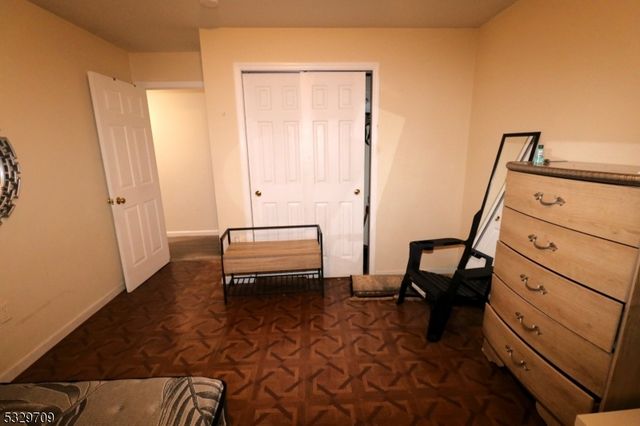 580 3rd St, Newark City, NJ 07107