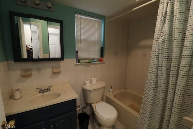 580 3rd St, Newark City, NJ 07107