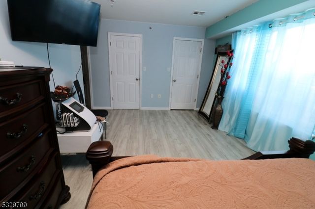 580 3rd St, Newark City, NJ 07107