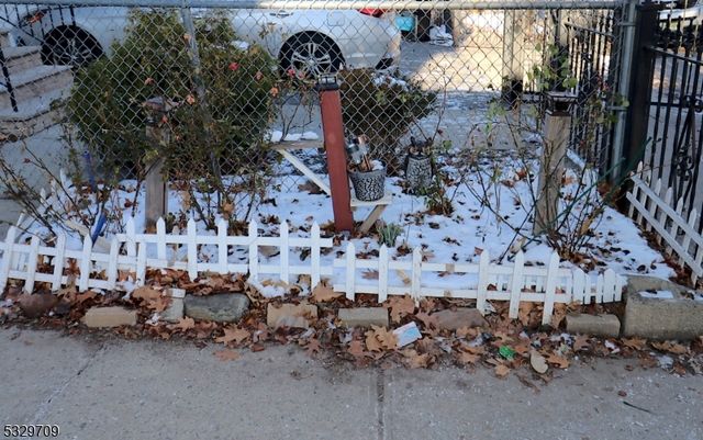 580 3rd St, Newark City, NJ 07107