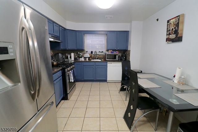 580 3rd St, Newark City, NJ 07107