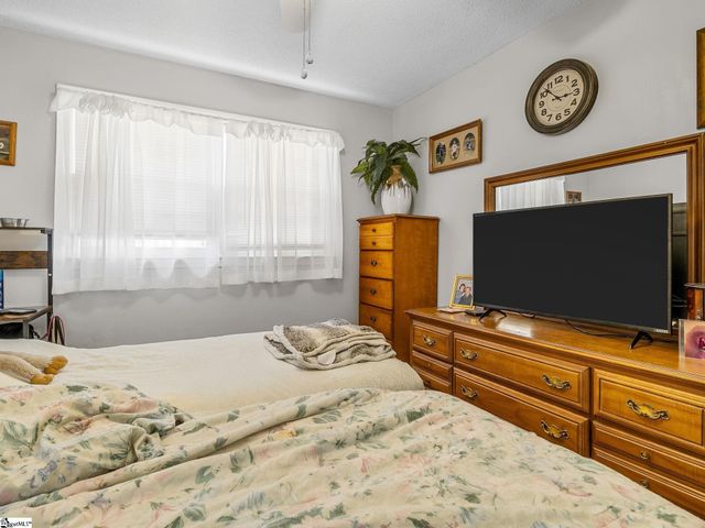 1068 Crosby Lane, Spartanburg, SC 29303