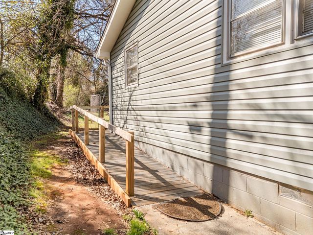 1068 Crosby Lane, Spartanburg, SC 29303