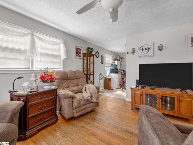 1068 Crosby Lane, Spartanburg, SC 29303