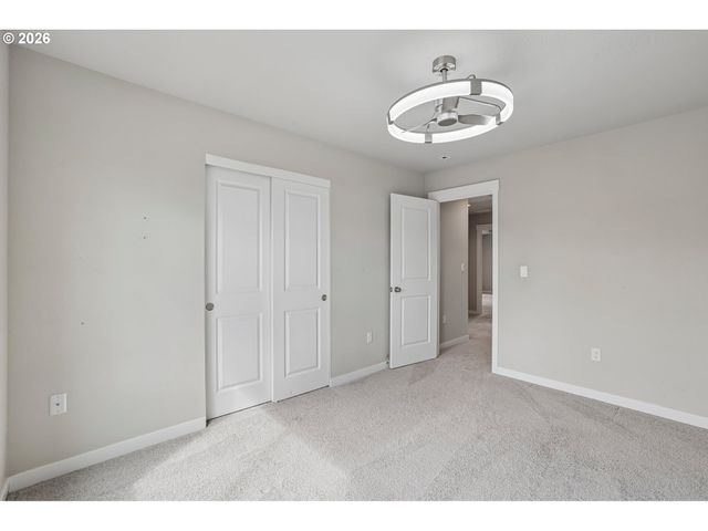 8702 N 5TH St, Ridgefield, WA 98642