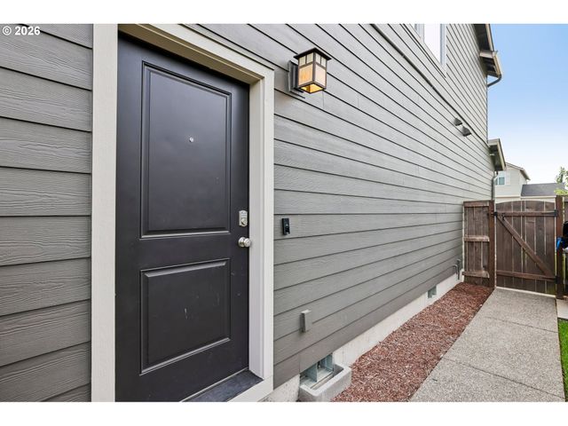 8702 N 5TH St, Ridgefield, WA 98642