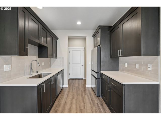 8702 N 5TH St, Ridgefield, WA 98642