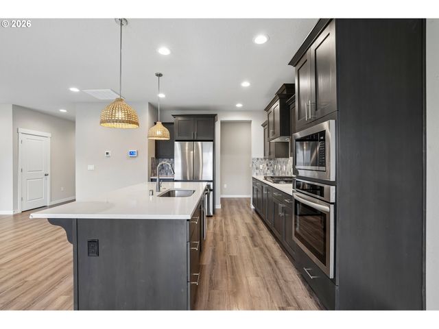 8702 N 5TH St, Ridgefield, WA 98642