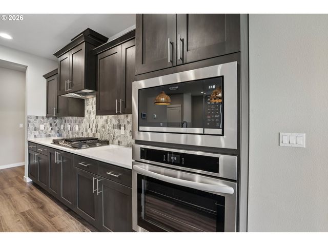 8702 N 5TH St, Ridgefield, WA 98642