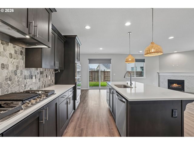 8702 N 5TH St, Ridgefield, WA 98642
