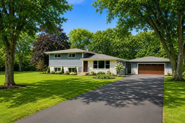 2257 Shannondale Drive, Green Oaks, IL 60048