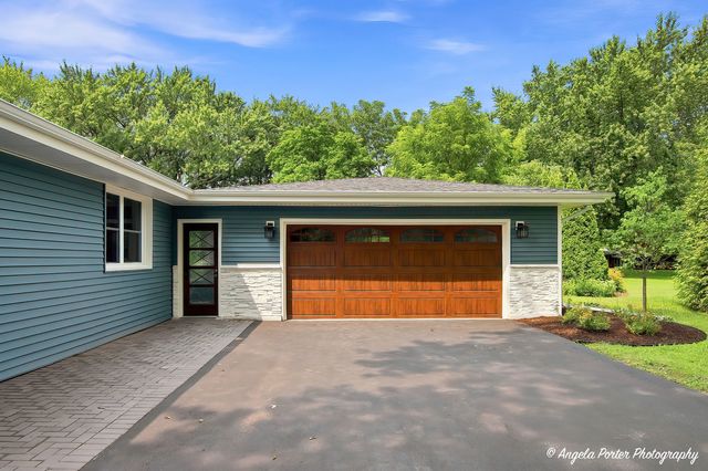 2257 Shannondale Drive, Green Oaks, IL 60048