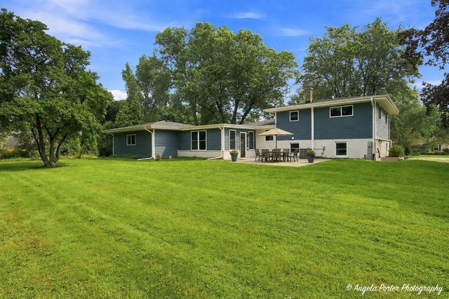 2257 Shannondale Drive, Green Oaks, IL 60048