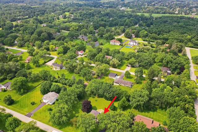 2257 Shannondale Drive, Green Oaks, IL 60048