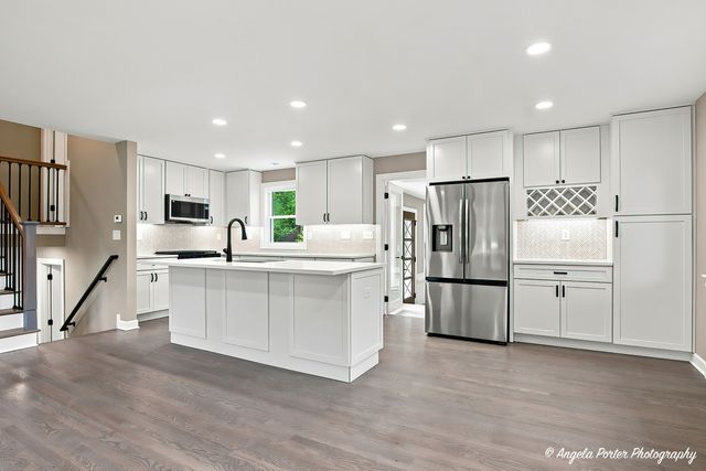 2257 Shannondale Drive, Green Oaks, IL 60048