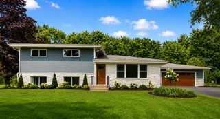 2257 Shannondale Drive, Green Oaks, IL 60048