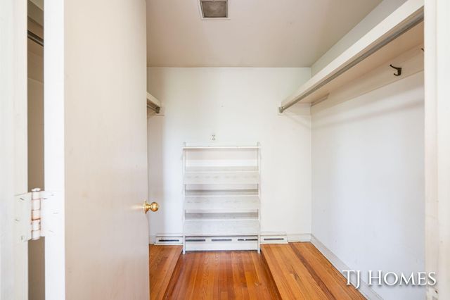 2914 Cascade Road Se, East Grand Rapids, MI 49506