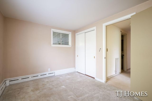 2914 Cascade Road Se, East Grand Rapids, MI 49506