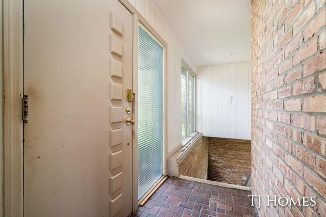 2914 Cascade Road Se, East Grand Rapids, MI 49506